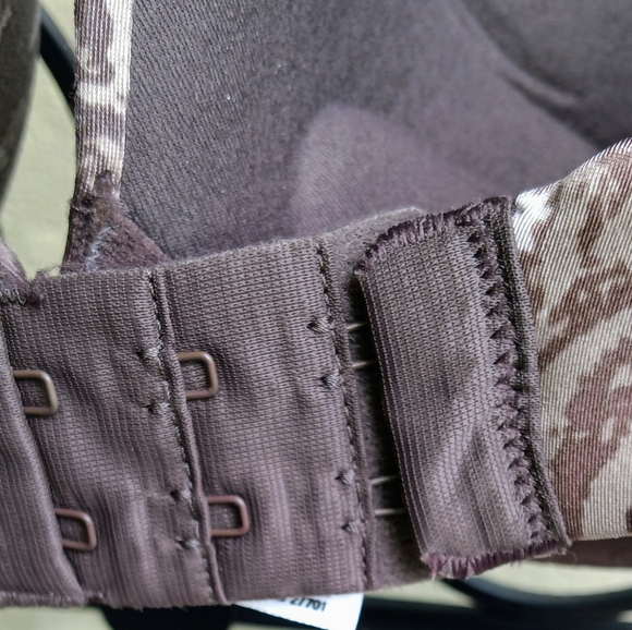 Lilyette UW, lightly padded bra with extra lift. Animal print in grey; size 40C. - Picture 4 of 5